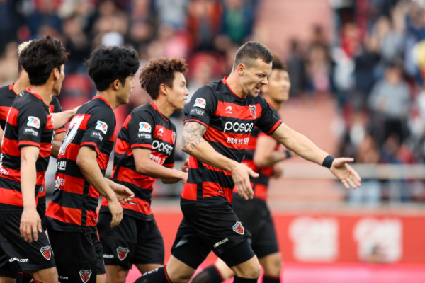 金年会-国际比赛日广州队备战德甲，远射贴柱细节曝光，媒体盛赞，团队化学反应显著(广州队中甲赛程时间表)